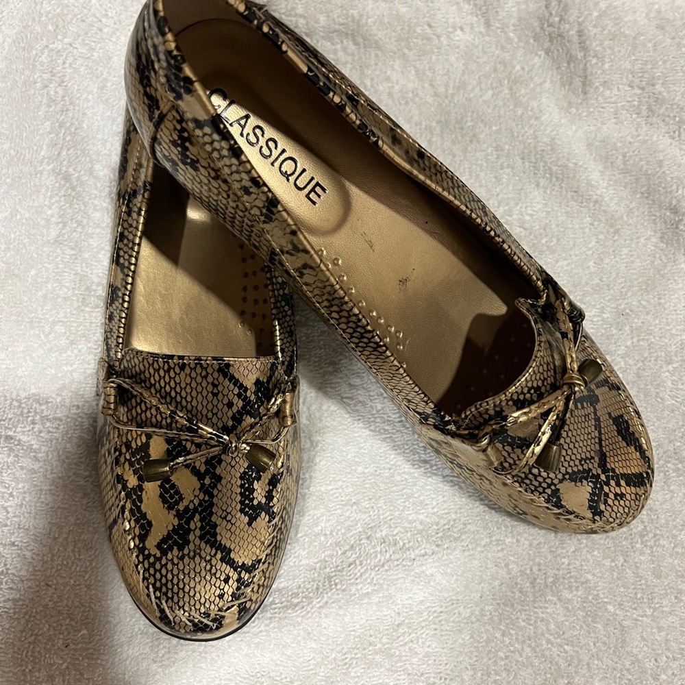 Women Shoes - Picture 2 of 5